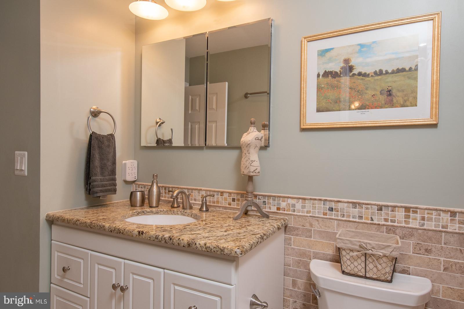 WILLIAMSBURG MANOR NORTH - Residential