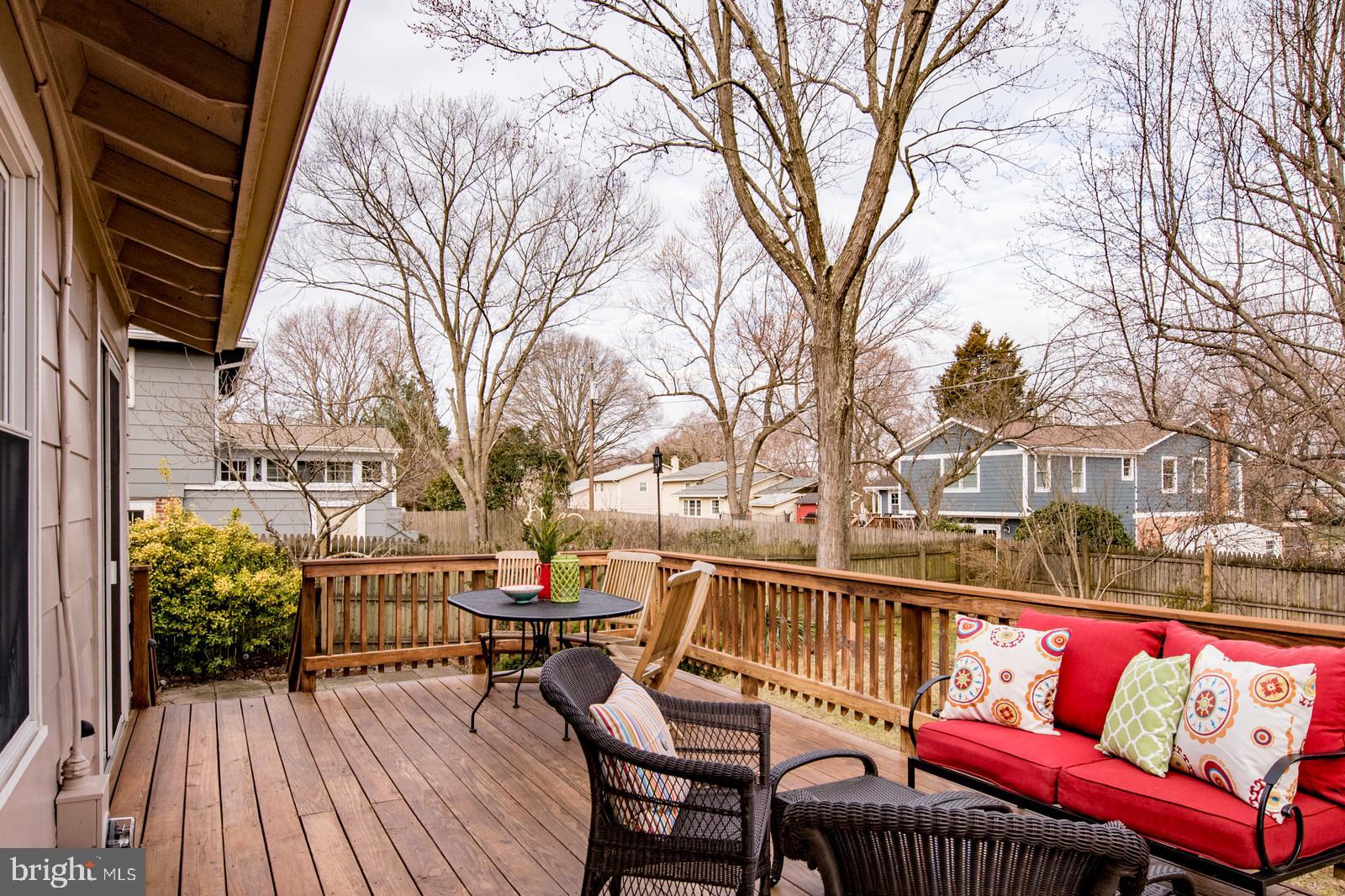 WILLIAMSBURG MANOR NORTH - Residential