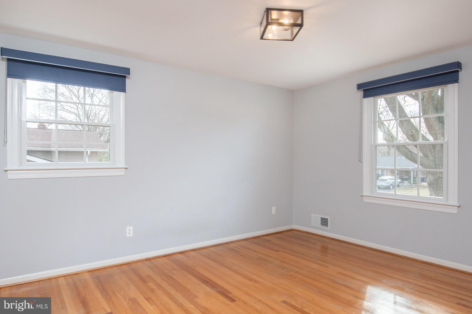 WILLIAMSBURG MANOR NORTH - Residential