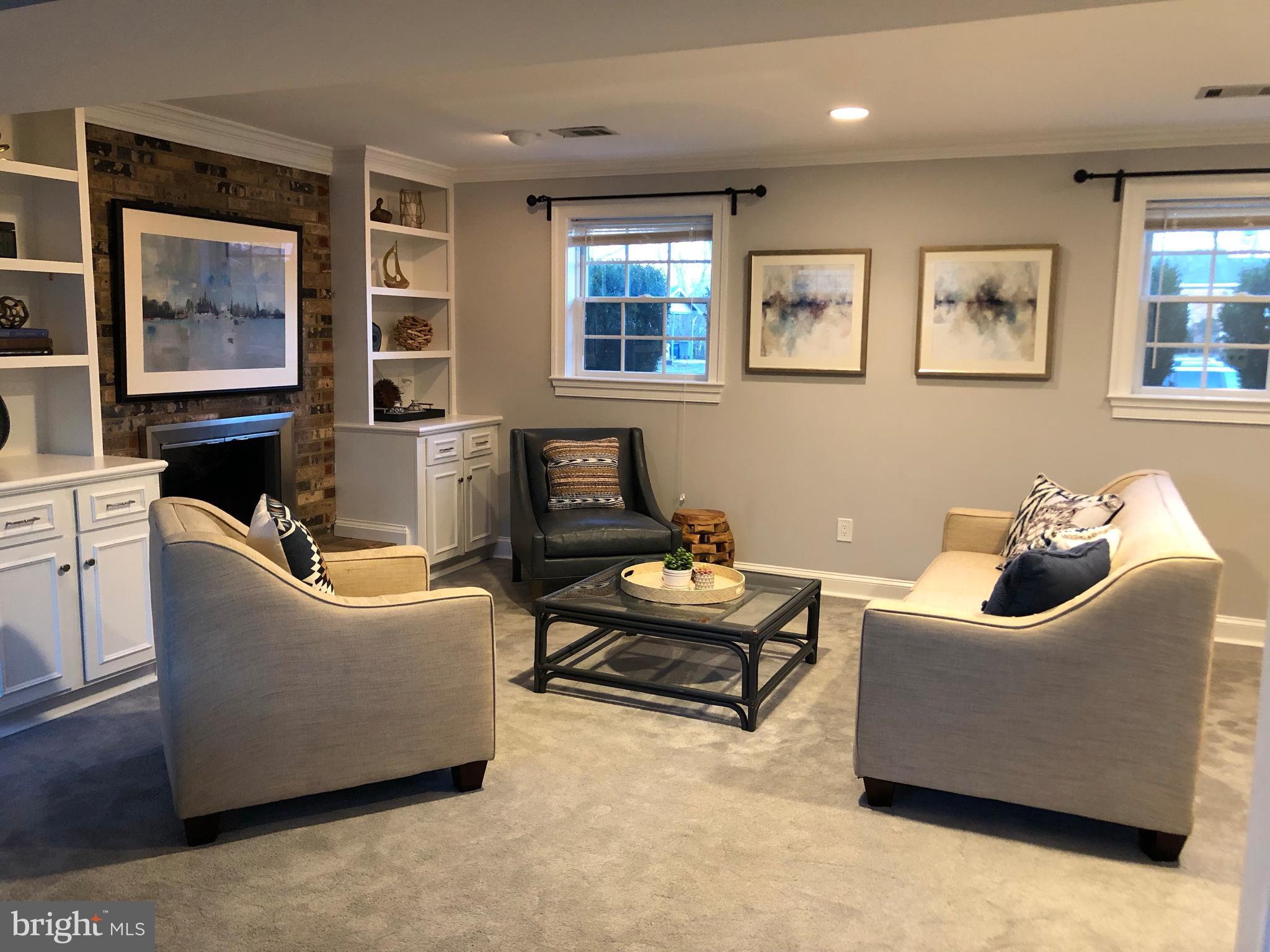 WILLIAMSBURG MANOR NORTH - Residential