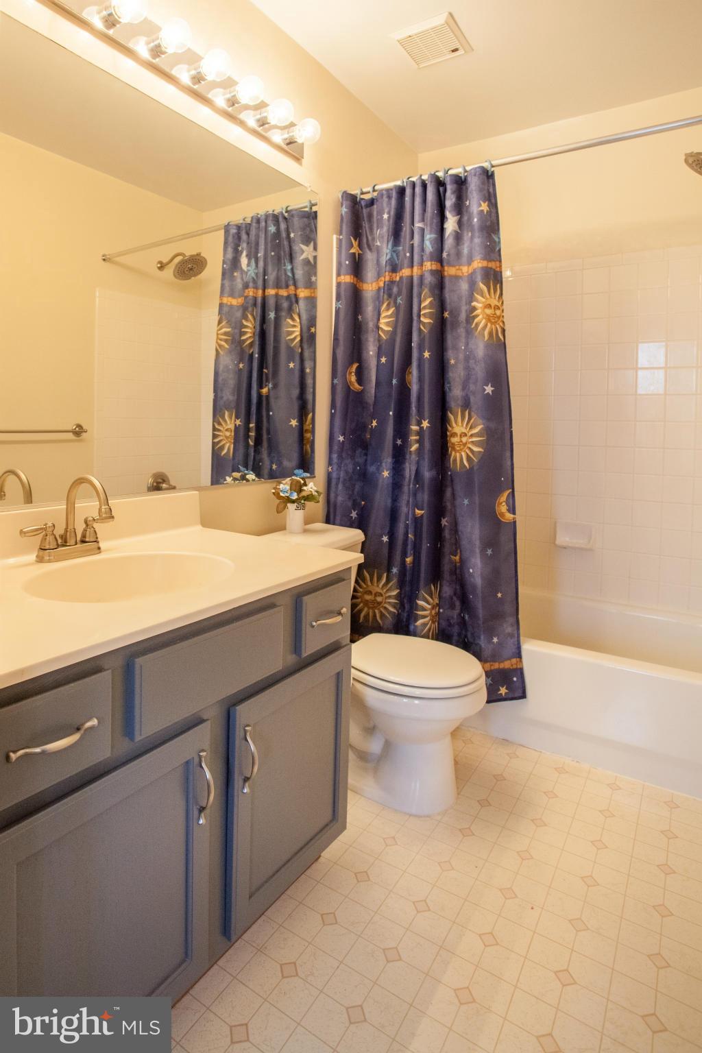 LAKECREST - Residential