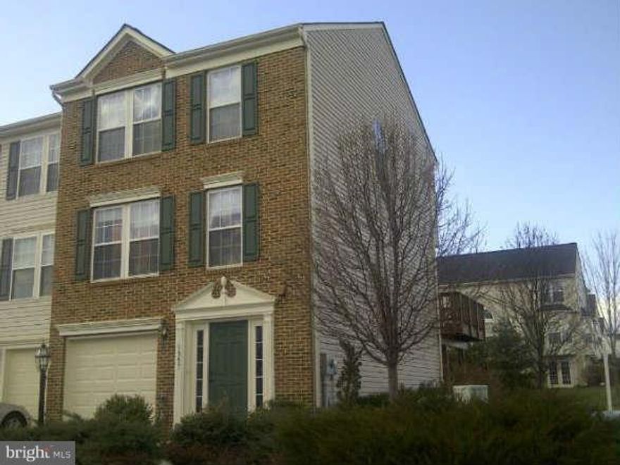Wonderful 3 bedroom (possible 4th on main level finished area) 2 full - 2 hath bath - 1 car garage end unit townhouse in Fairfax Crossing - includes gas fireplace in sunroom - nice deck off of sunroom - washer and dryer on main level - brick patio underneath 2nd floor deck - hardwood floors in kitchen/dining room/sunroom areas.