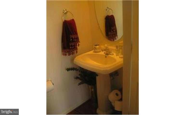 CROFTON MANOR - Residential Lease