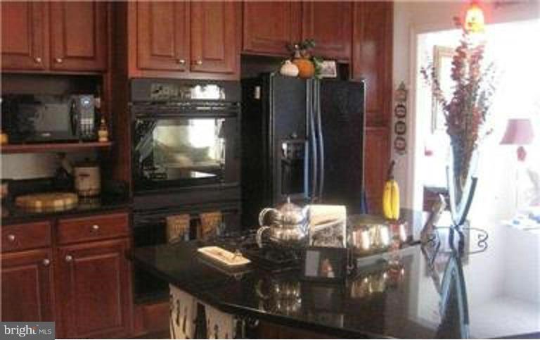 CROFTON MANOR - Residential Lease