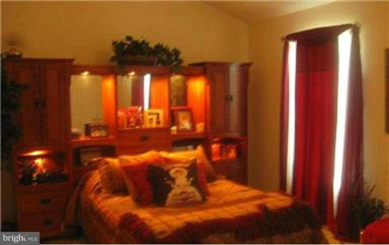 CROFTON MANOR - Residential Lease