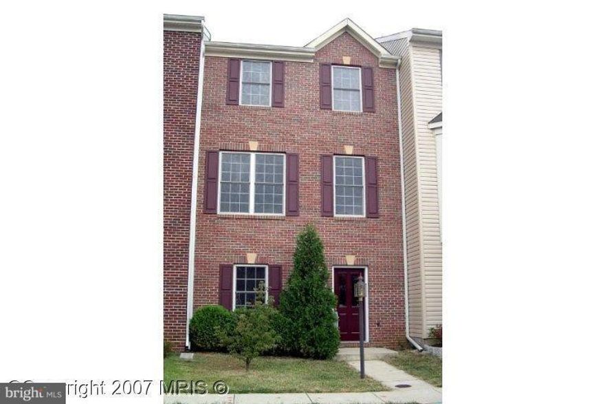 Beautiful 3 level town home in River Oaks Community   3 finished levels of living area   Main level with slider to the fenced back yard   Main level with large living / dining combo and cozy kitchen with table space   Upper level with luxury bath. Come take a look and bring your best offer!