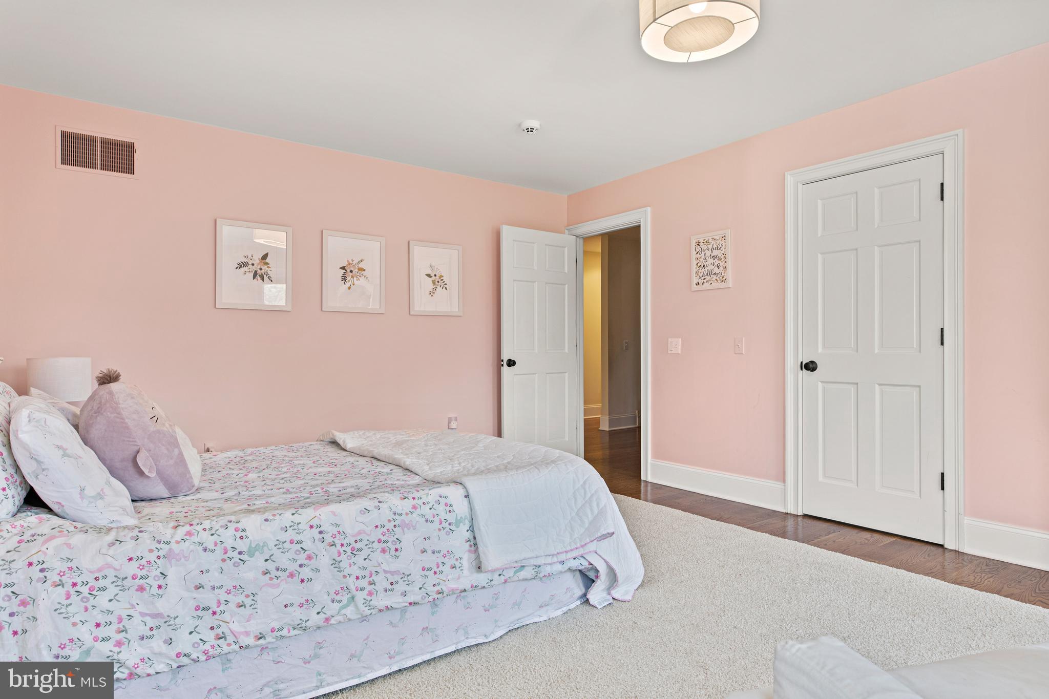 BRENTFORD - Residential