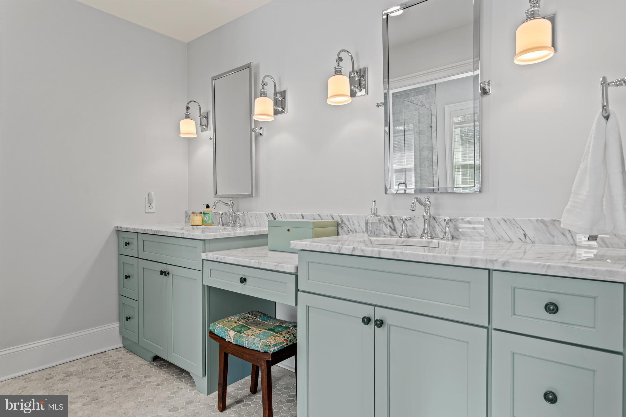 BRENTFORD - Residential