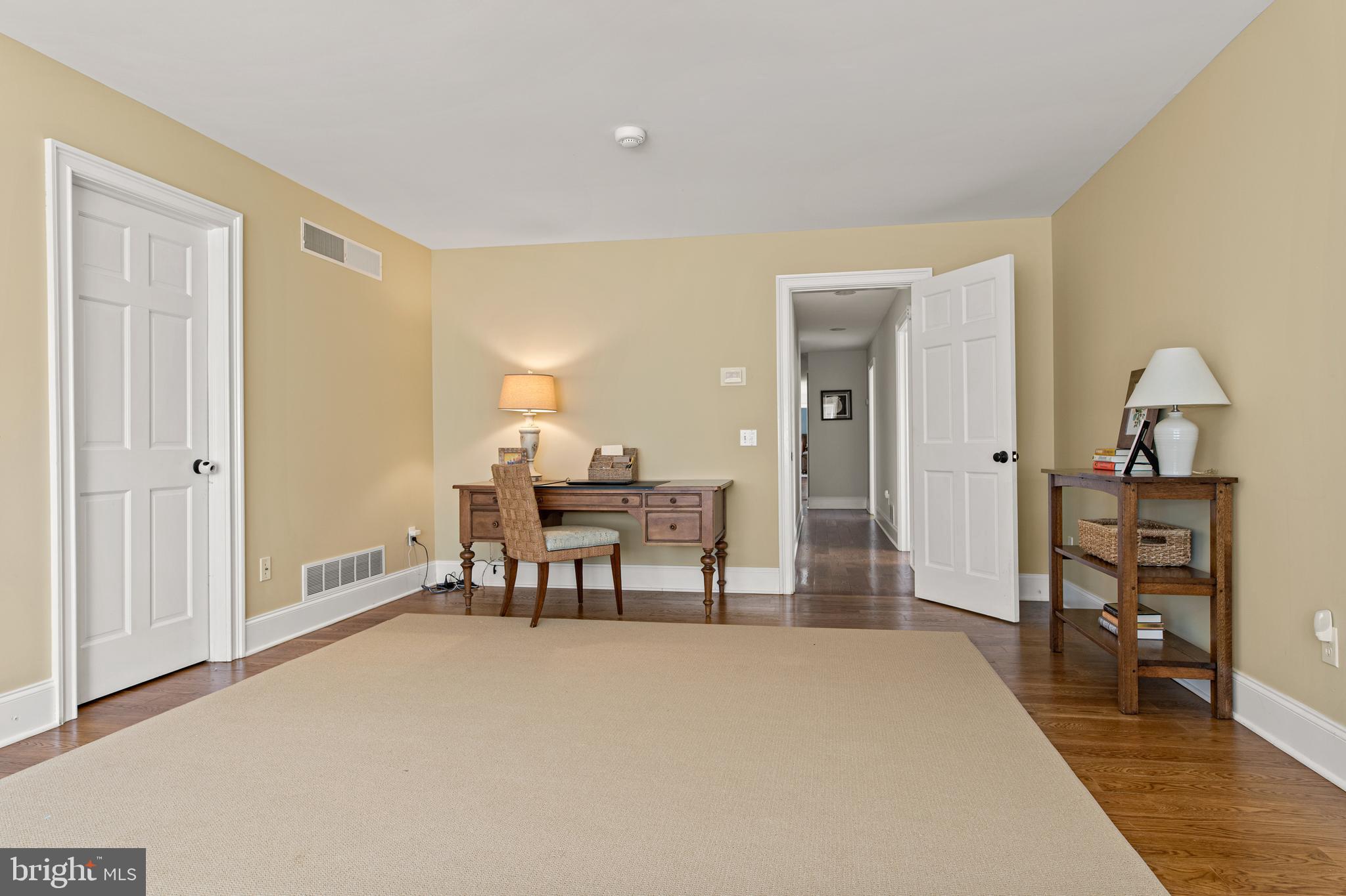 BRENTFORD - Residential