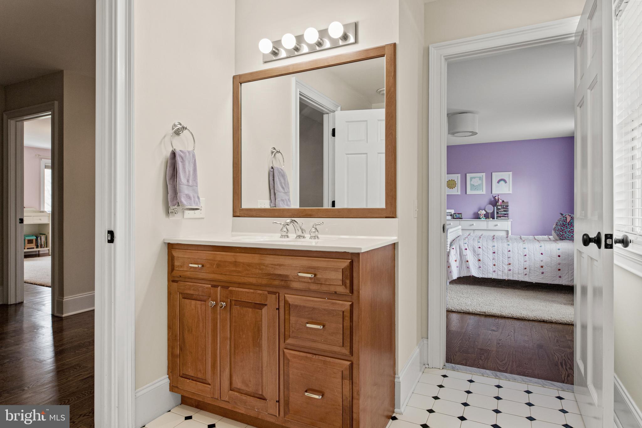 BRENTFORD - Residential