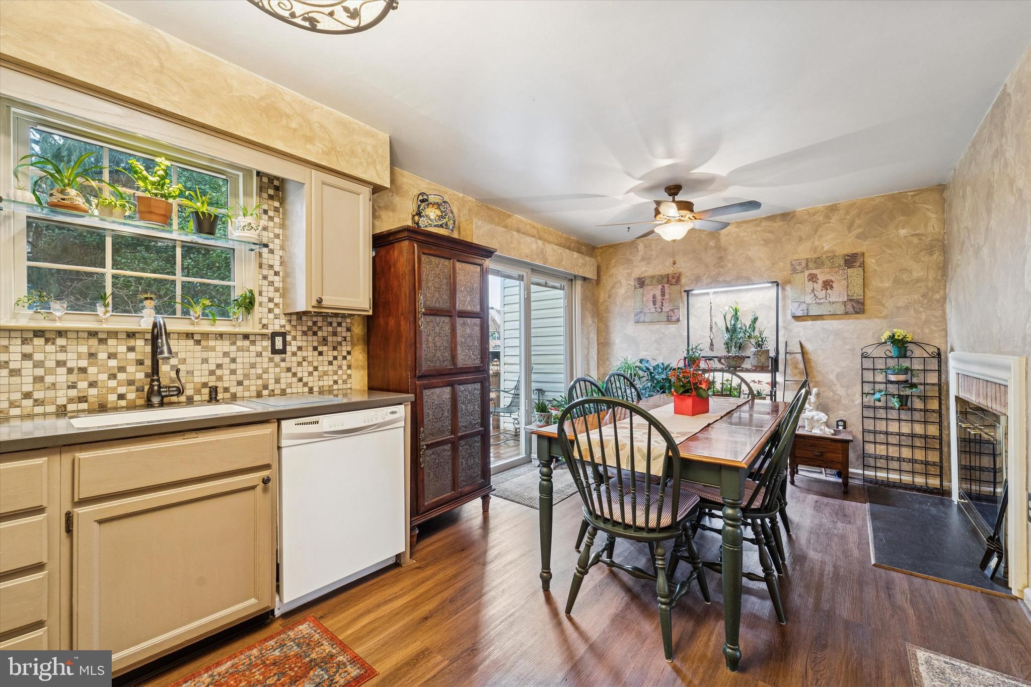 COURT AT JAMESTOWNE - Residential