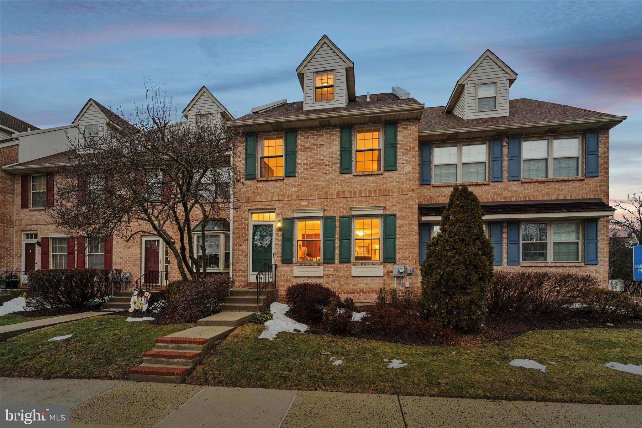 COURT AT JAMESTOWNE - Residential