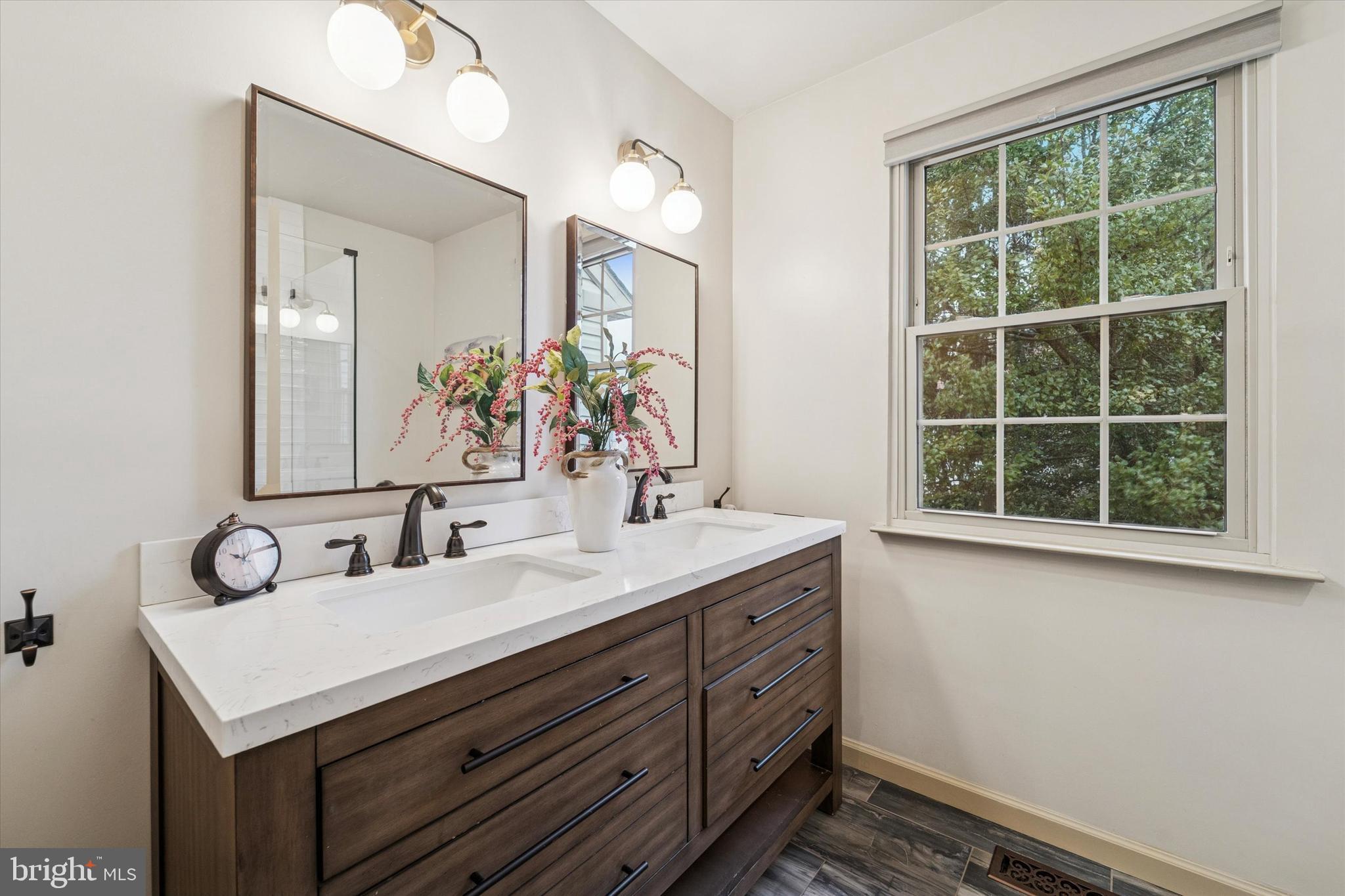 COURT AT JAMESTOWNE - Residential