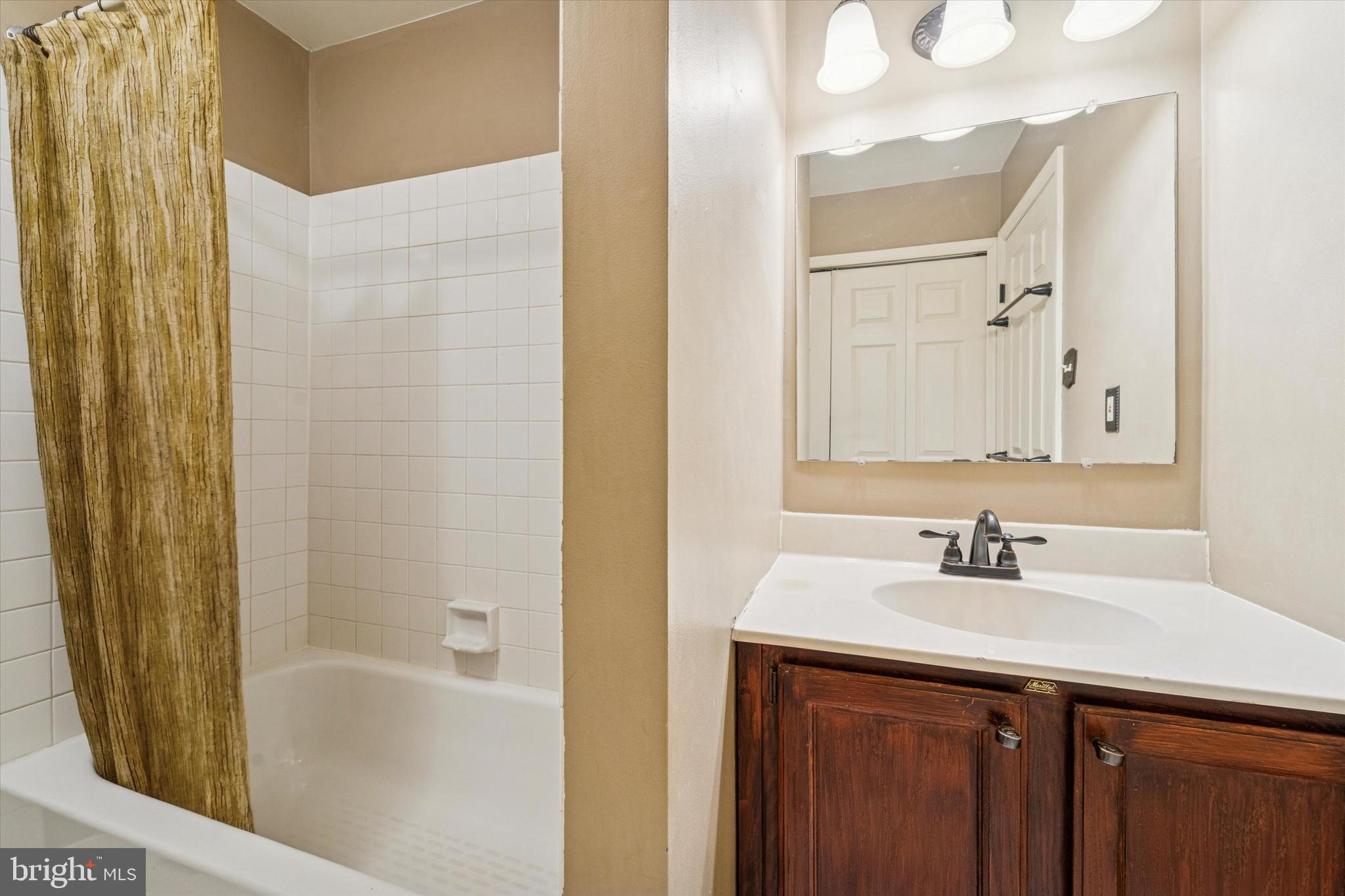 COURT AT JAMESTOWNE - Residential