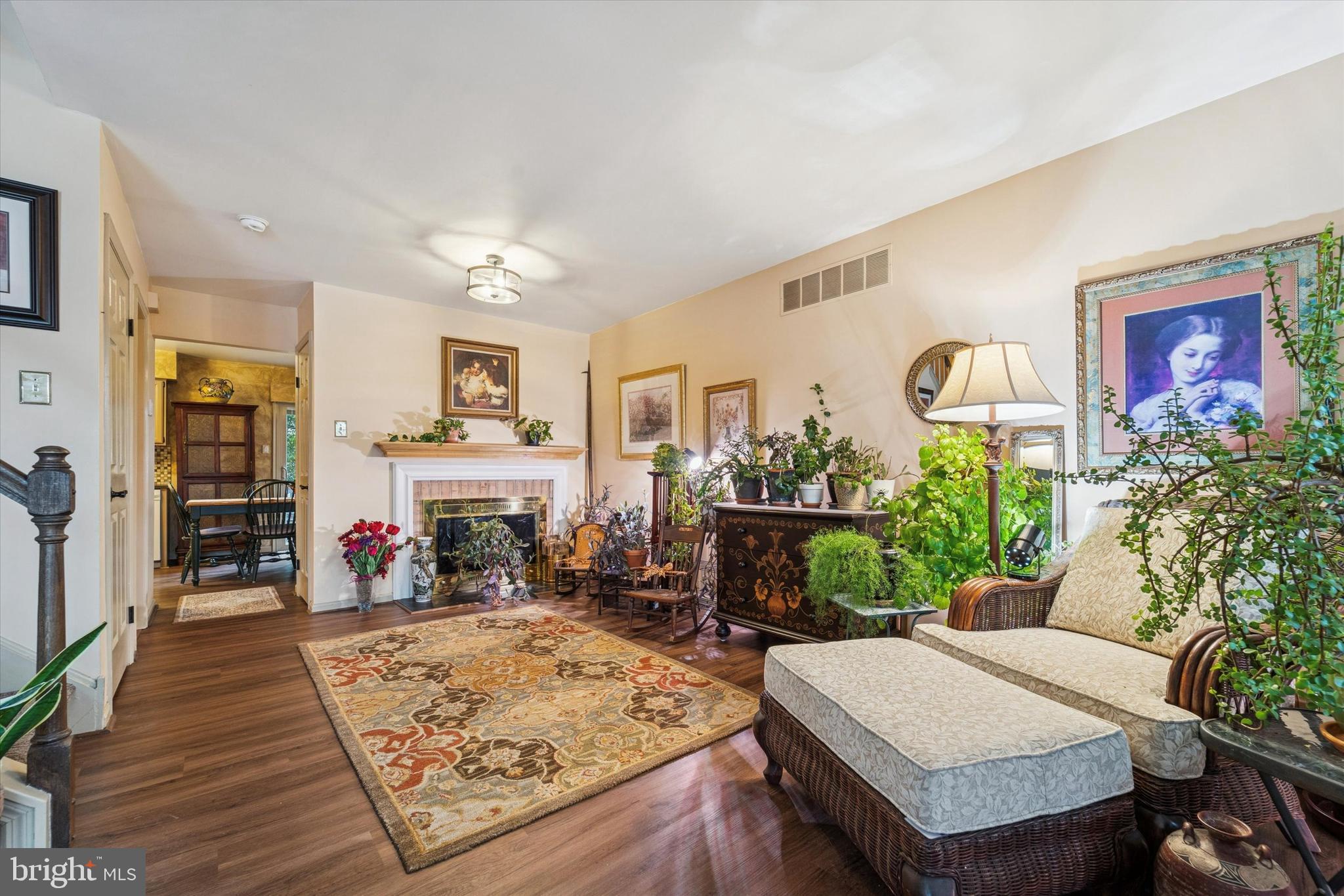 COURT AT JAMESTOWNE - Residential