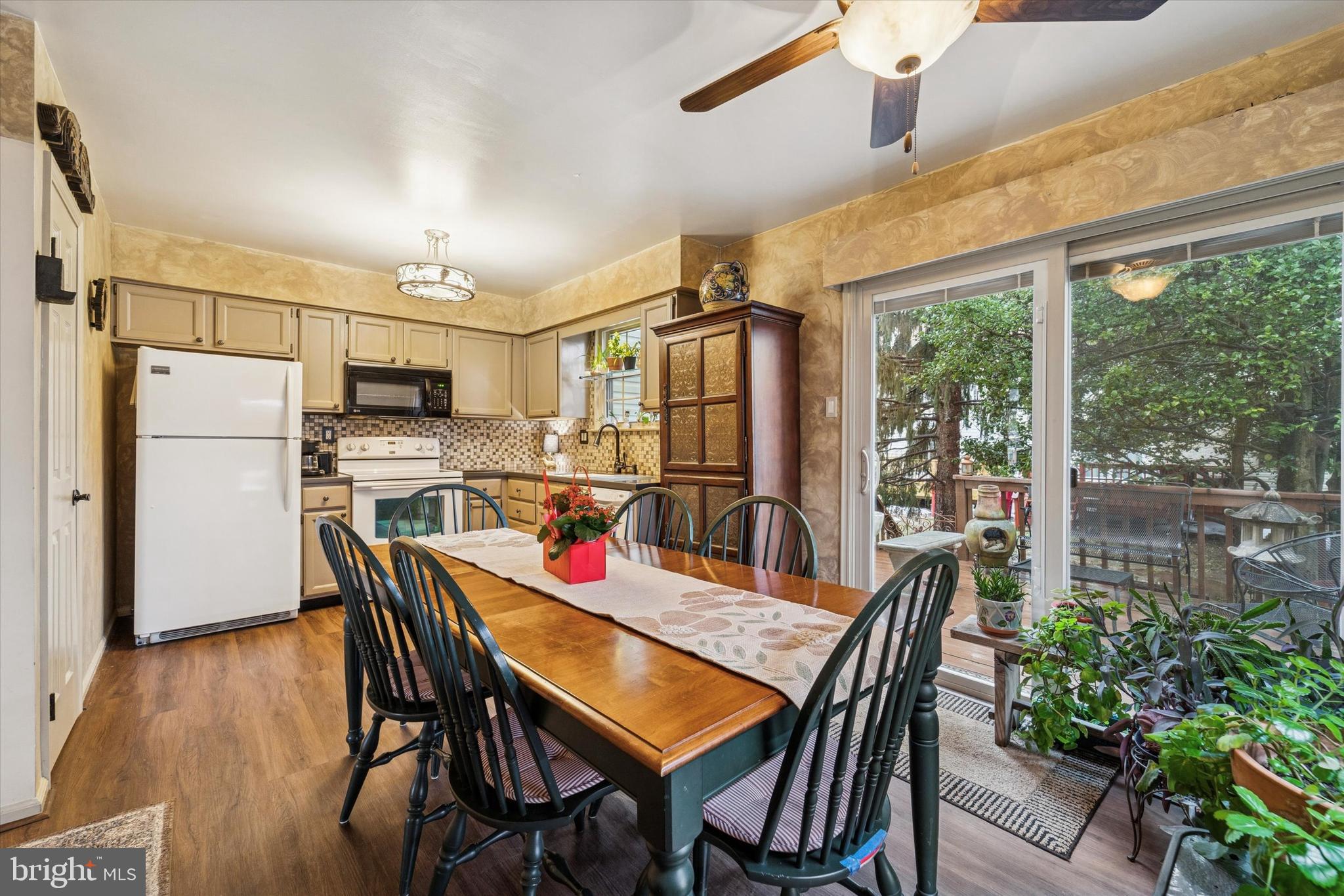 COURT AT JAMESTOWNE - Residential