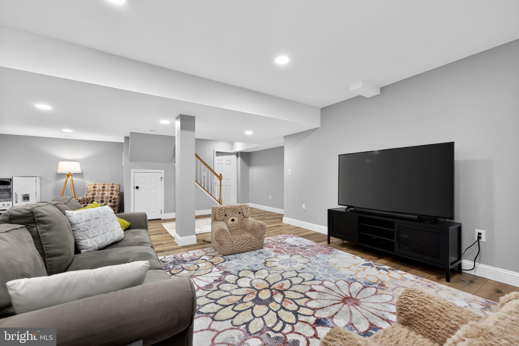 CHATHAM CHASE - Residential