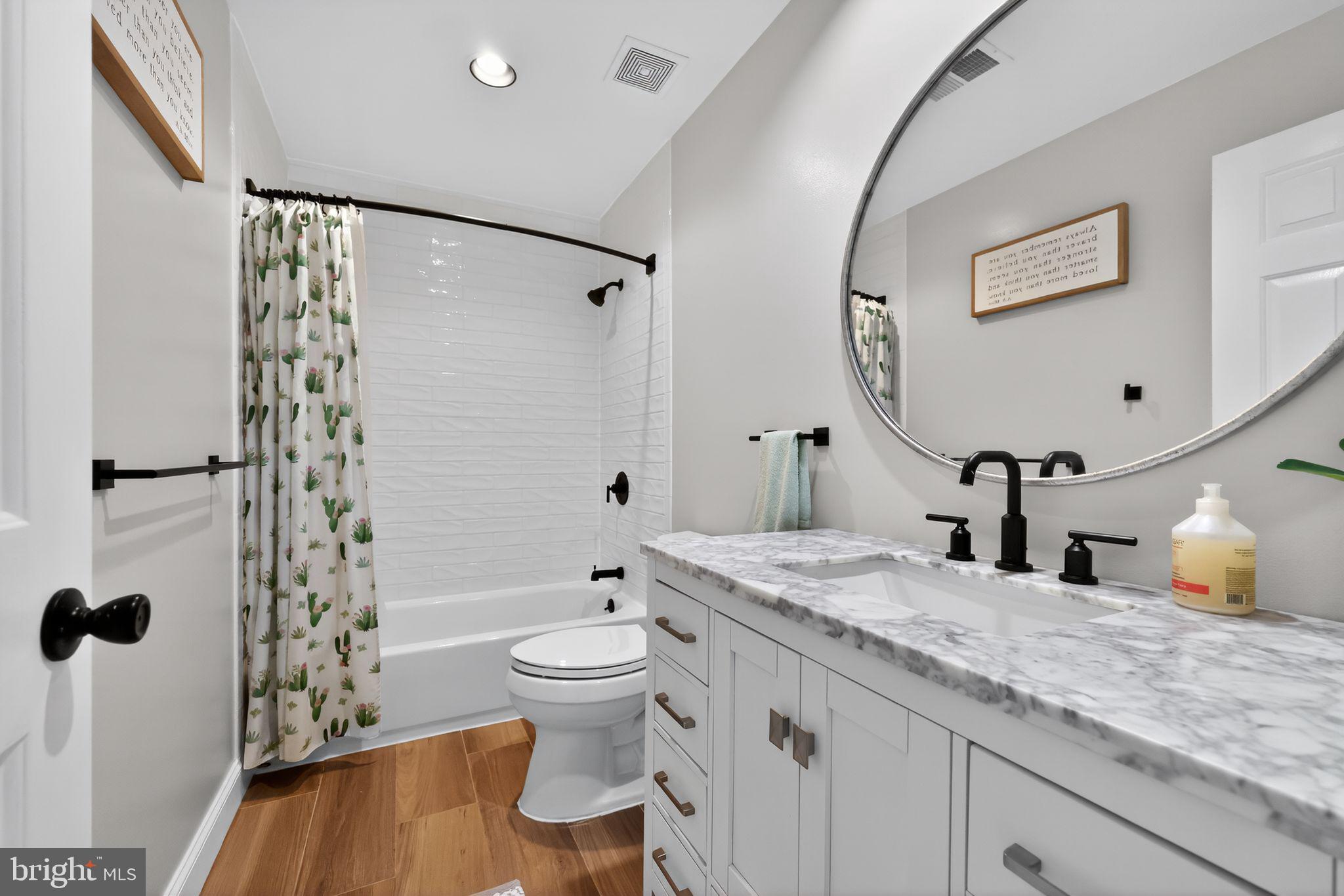 CHATHAM CHASE - Residential