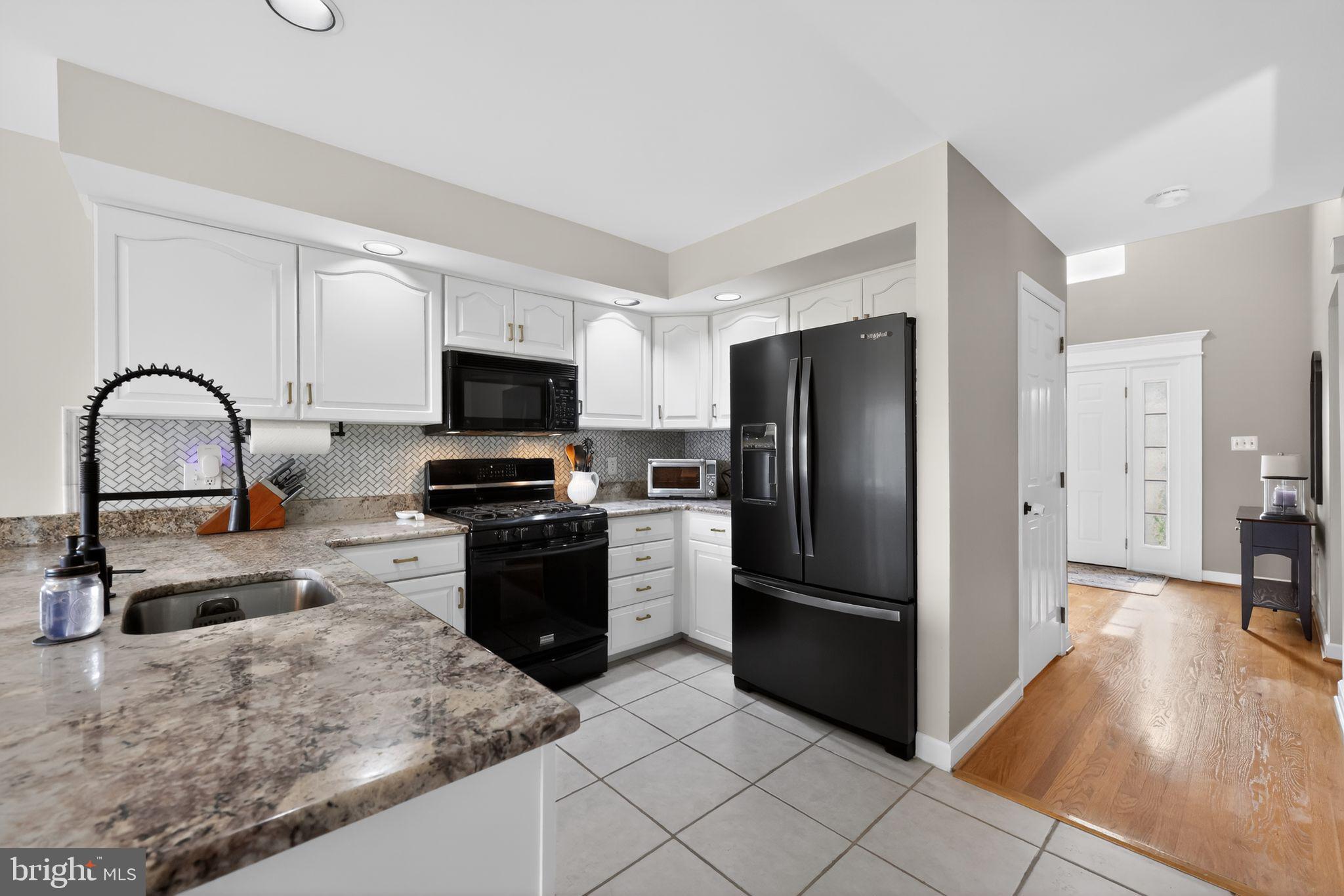 CHATHAM CHASE - Residential