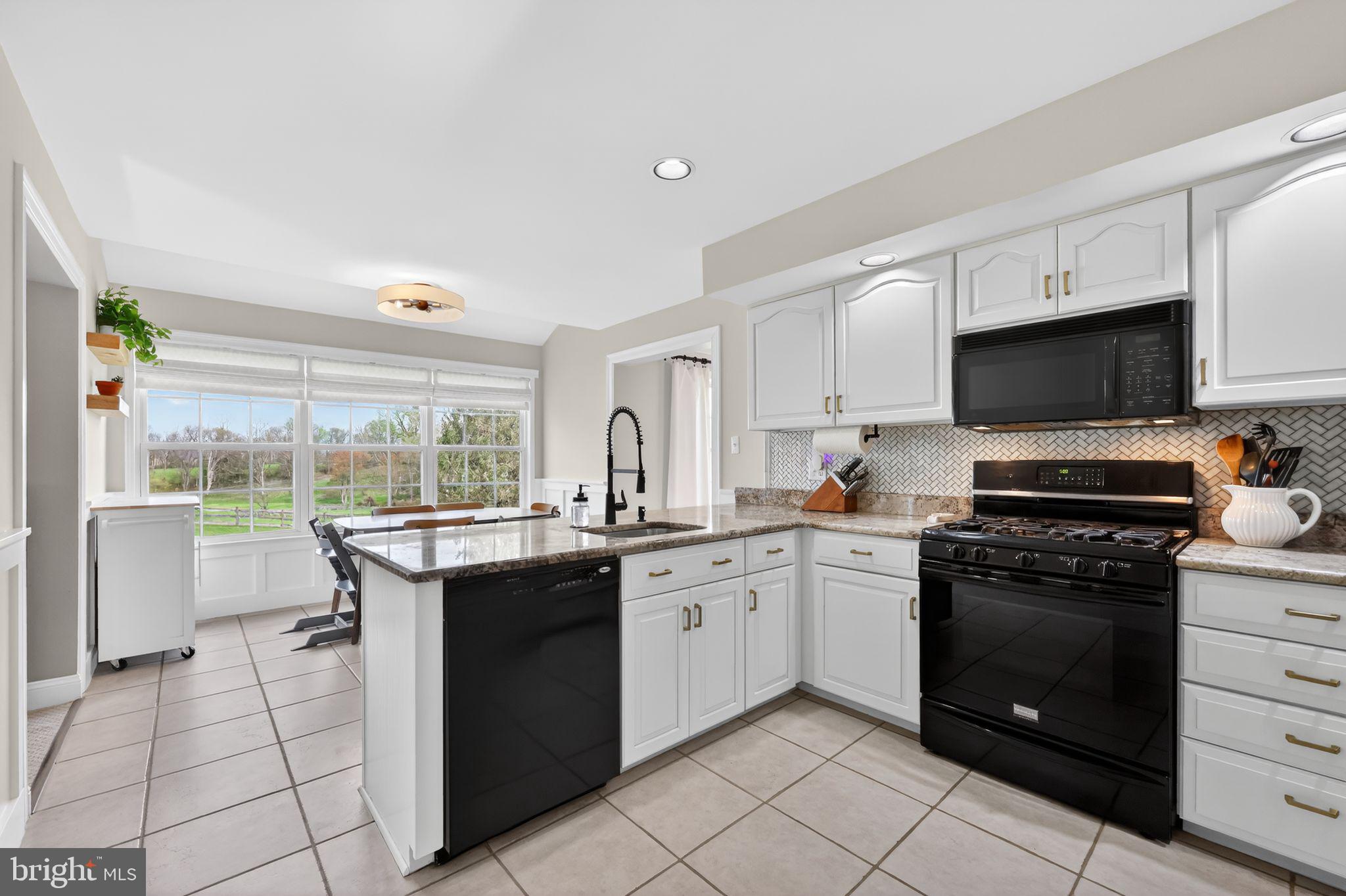 CHATHAM CHASE - Residential