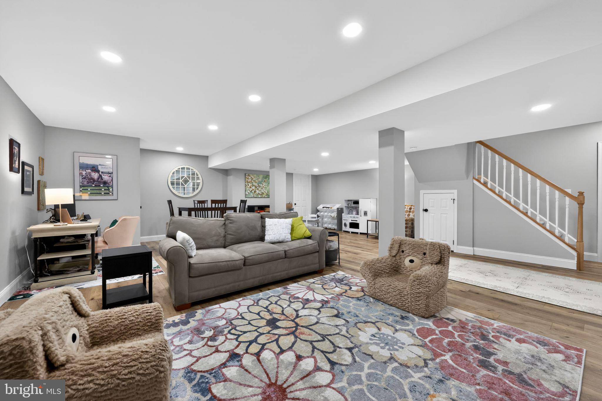 CHATHAM CHASE - Residential