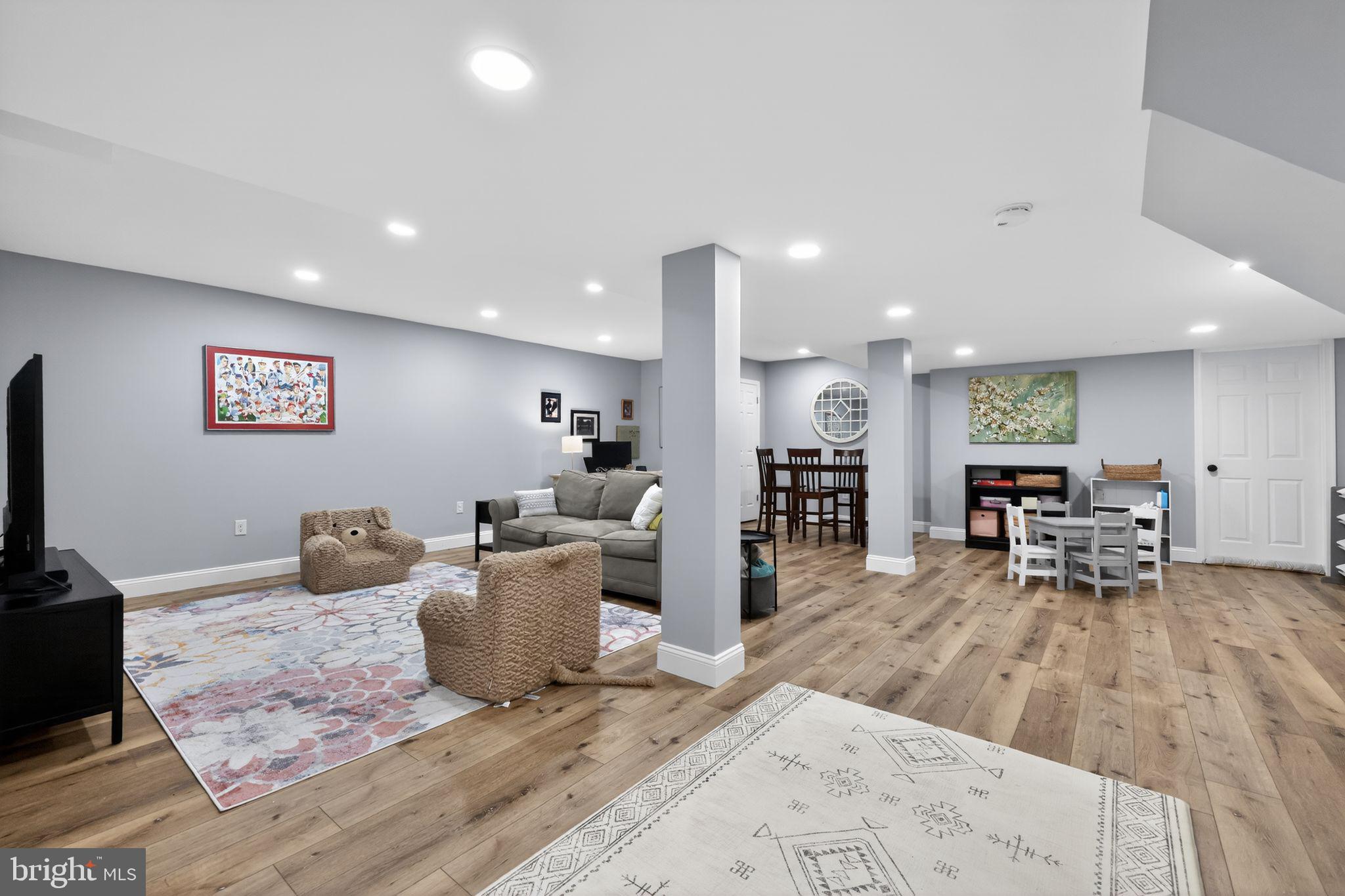 CHATHAM CHASE - Residential