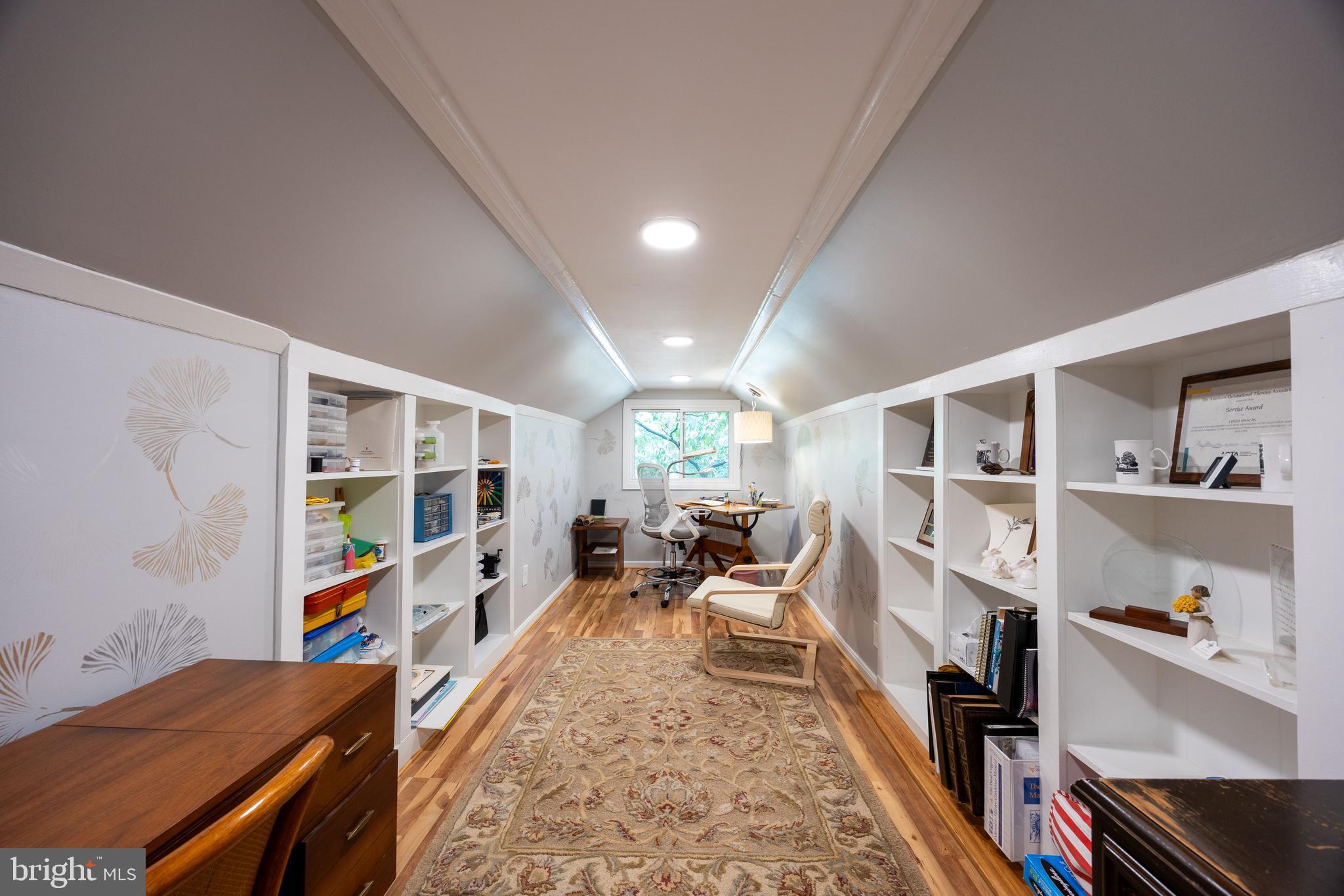 OAK TREE EAST - Residential