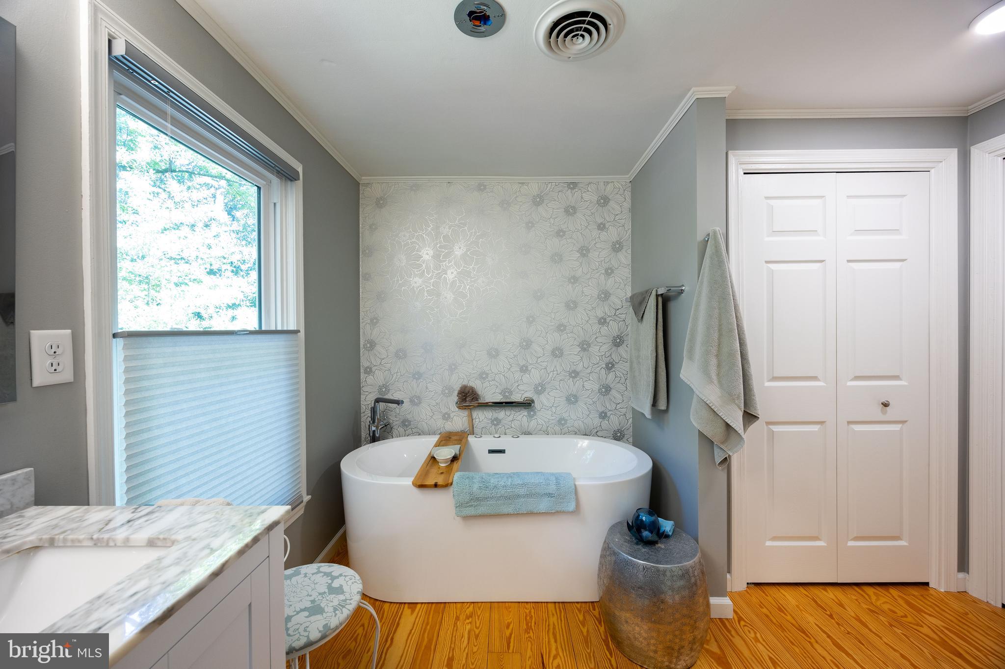 OAK TREE EAST - Residential