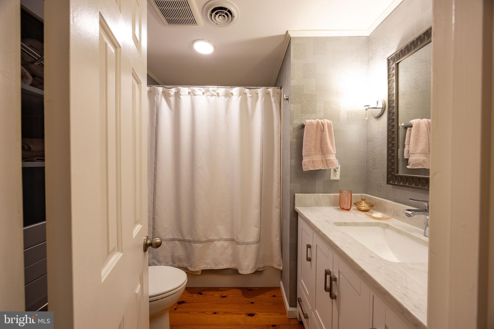 OAK TREE EAST - Residential