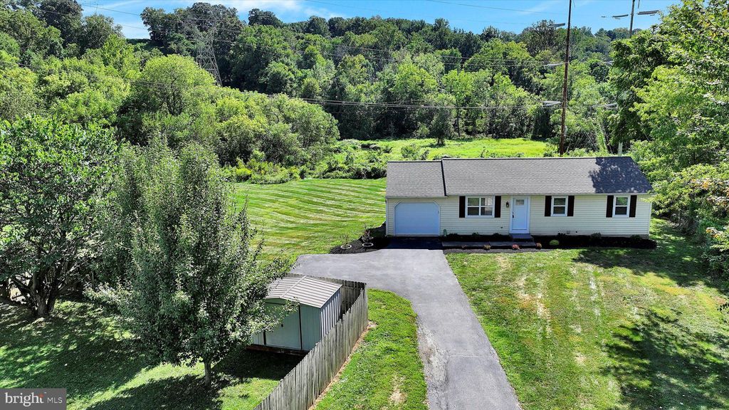 Photo of 132 Stone House Lane, COLUMBIA, PA 17512 (MLS # PALA2076280)