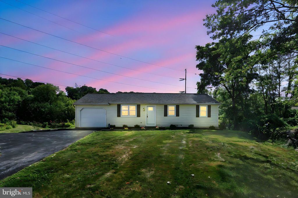 Photo of 132 Stone House Lane, COLUMBIA, PA 17512 (MLS # PALA2076280)