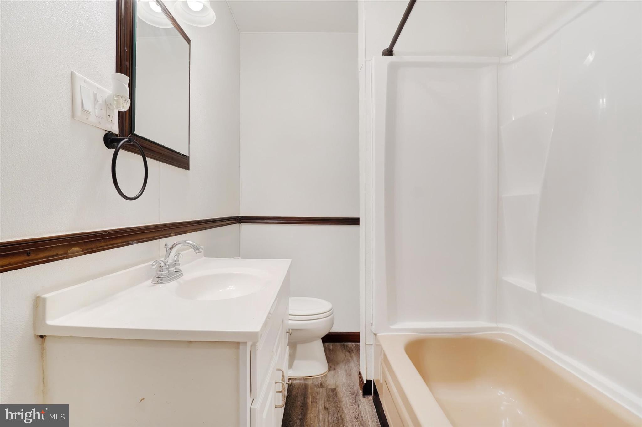 NORTH YORK - Residential Income