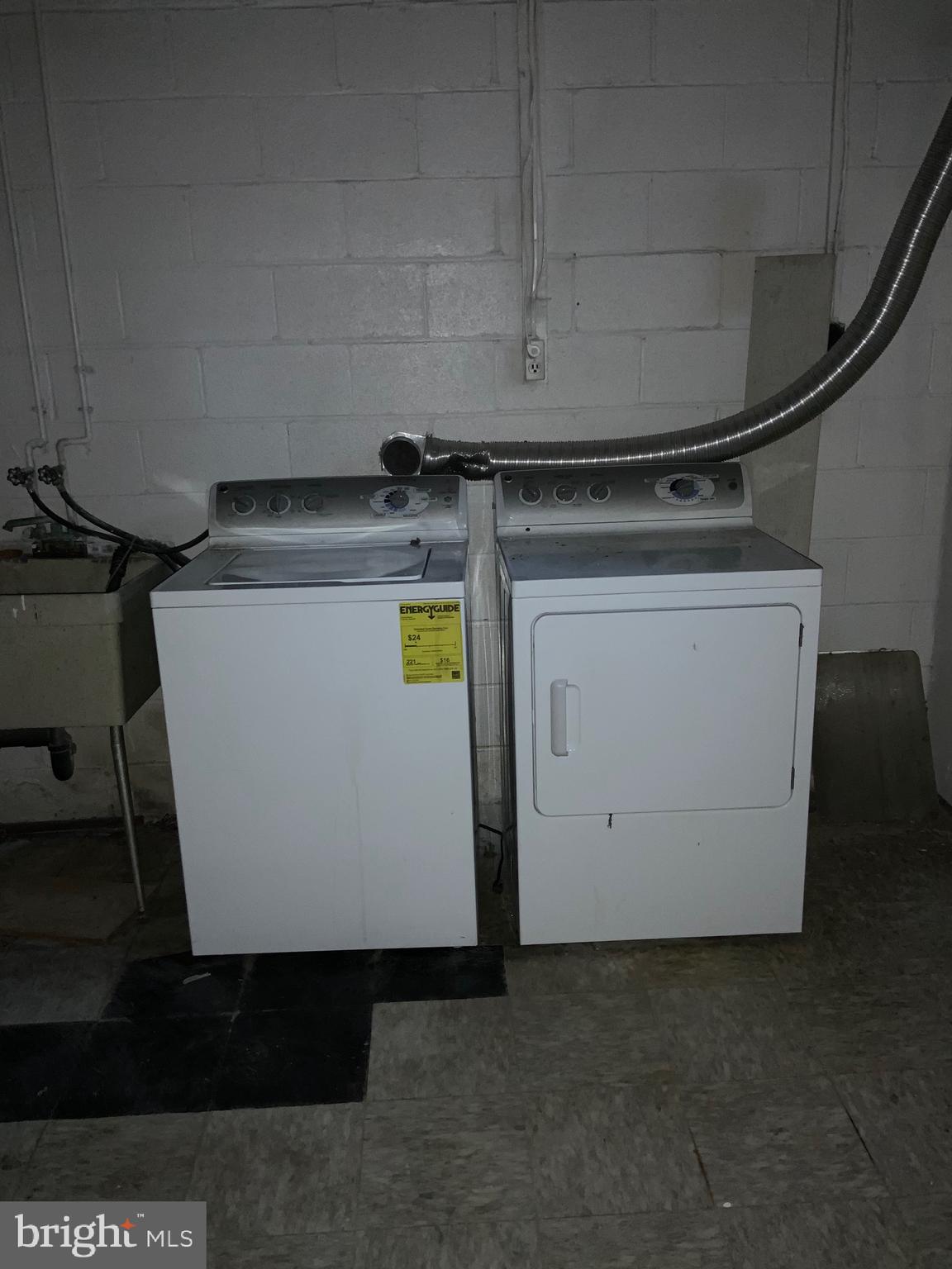 MONIKA COURTS CONDO - Residential