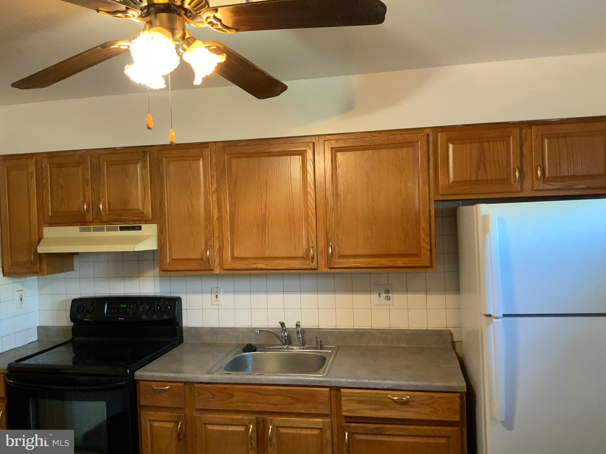 MONIKA COURTS CONDO - Residential