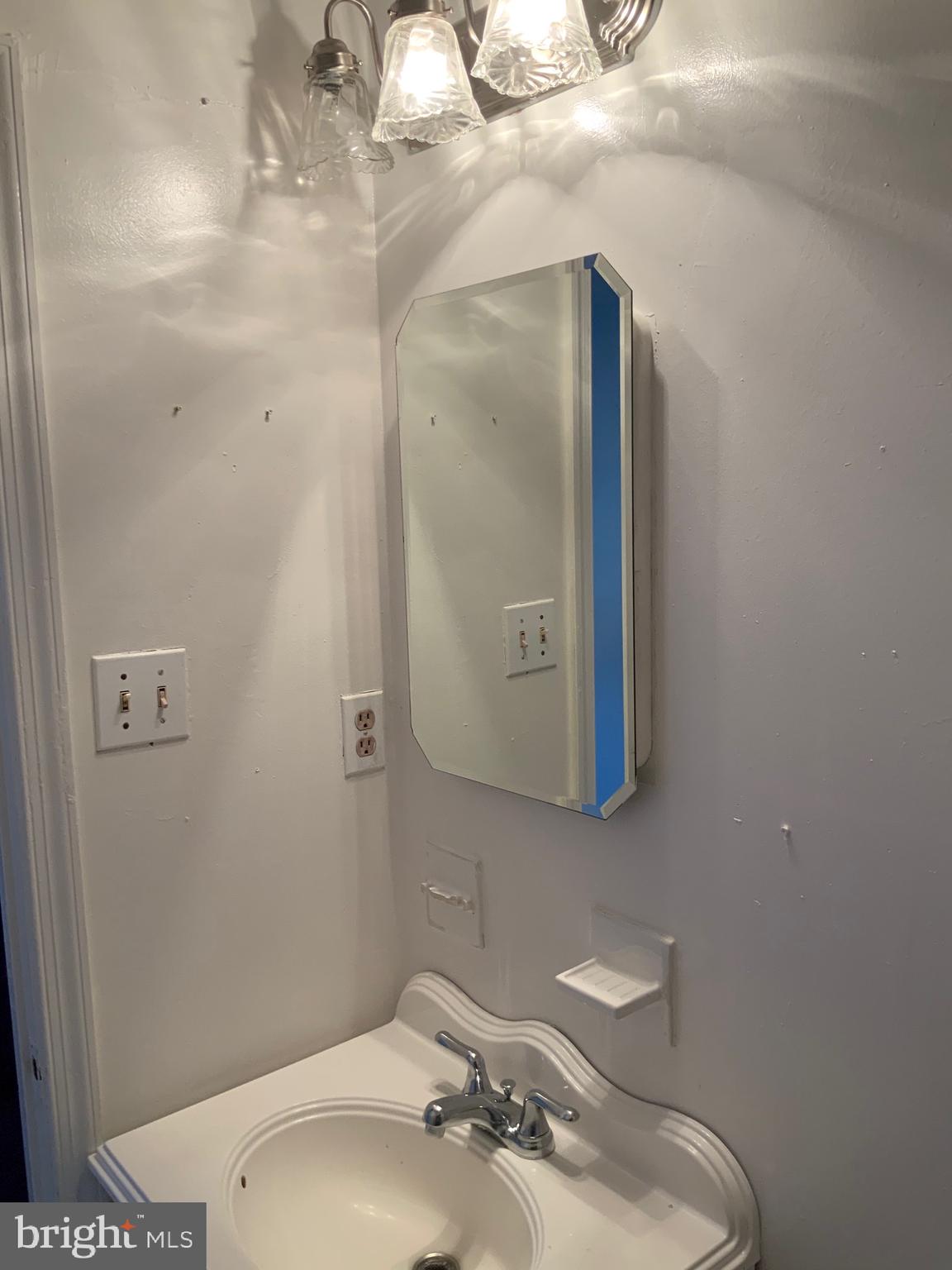 MONIKA COURTS CONDO - Residential