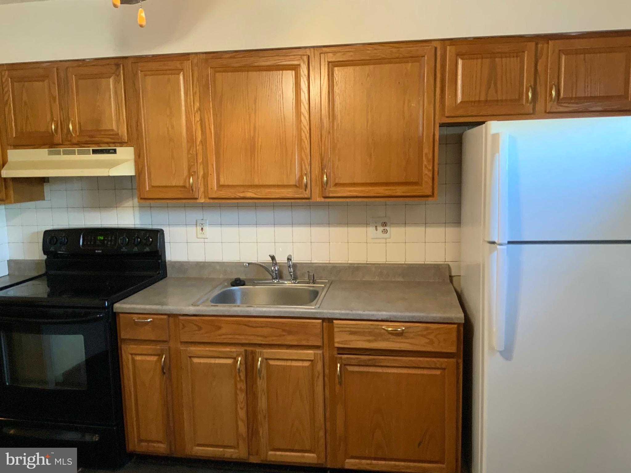 MONIKA COURTS CONDO - Residential