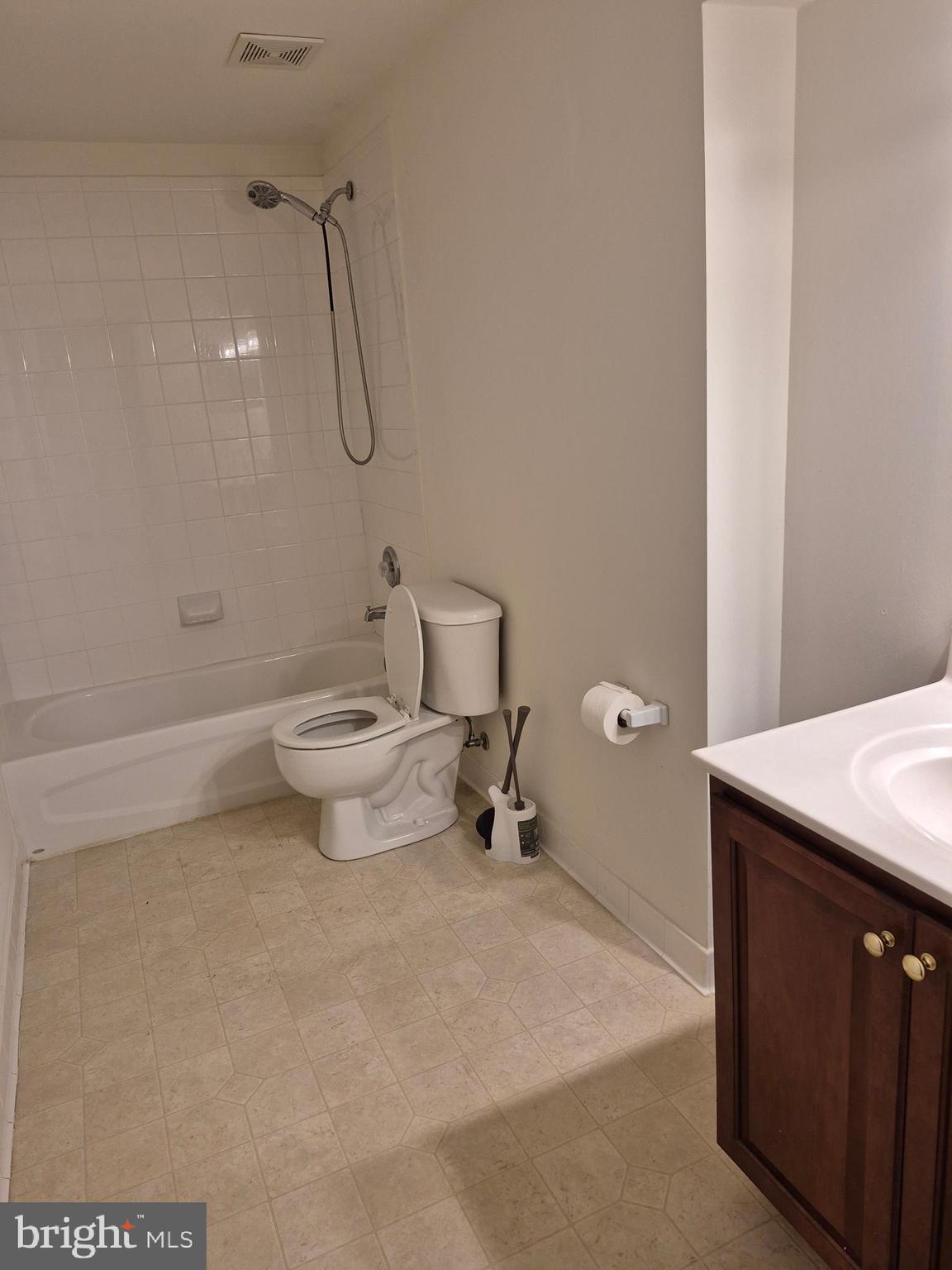 ST CHARLES SUB - SHEFFIELD - Residential Lease