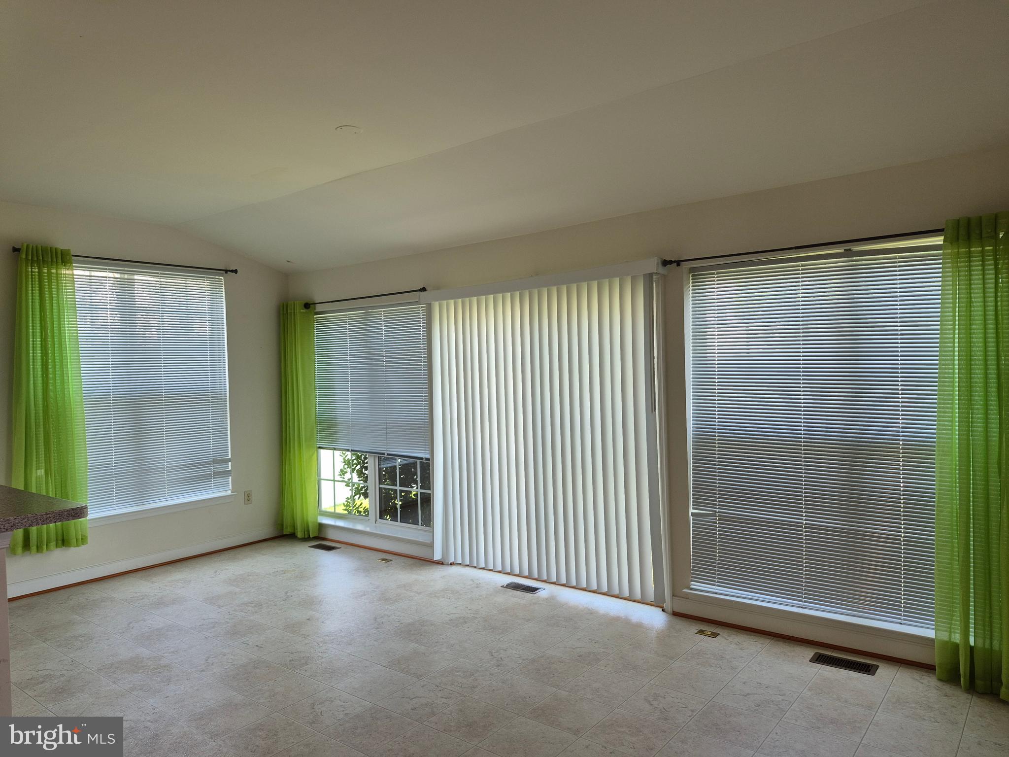 ST CHARLES SUB - SHEFFIELD - Residential Lease