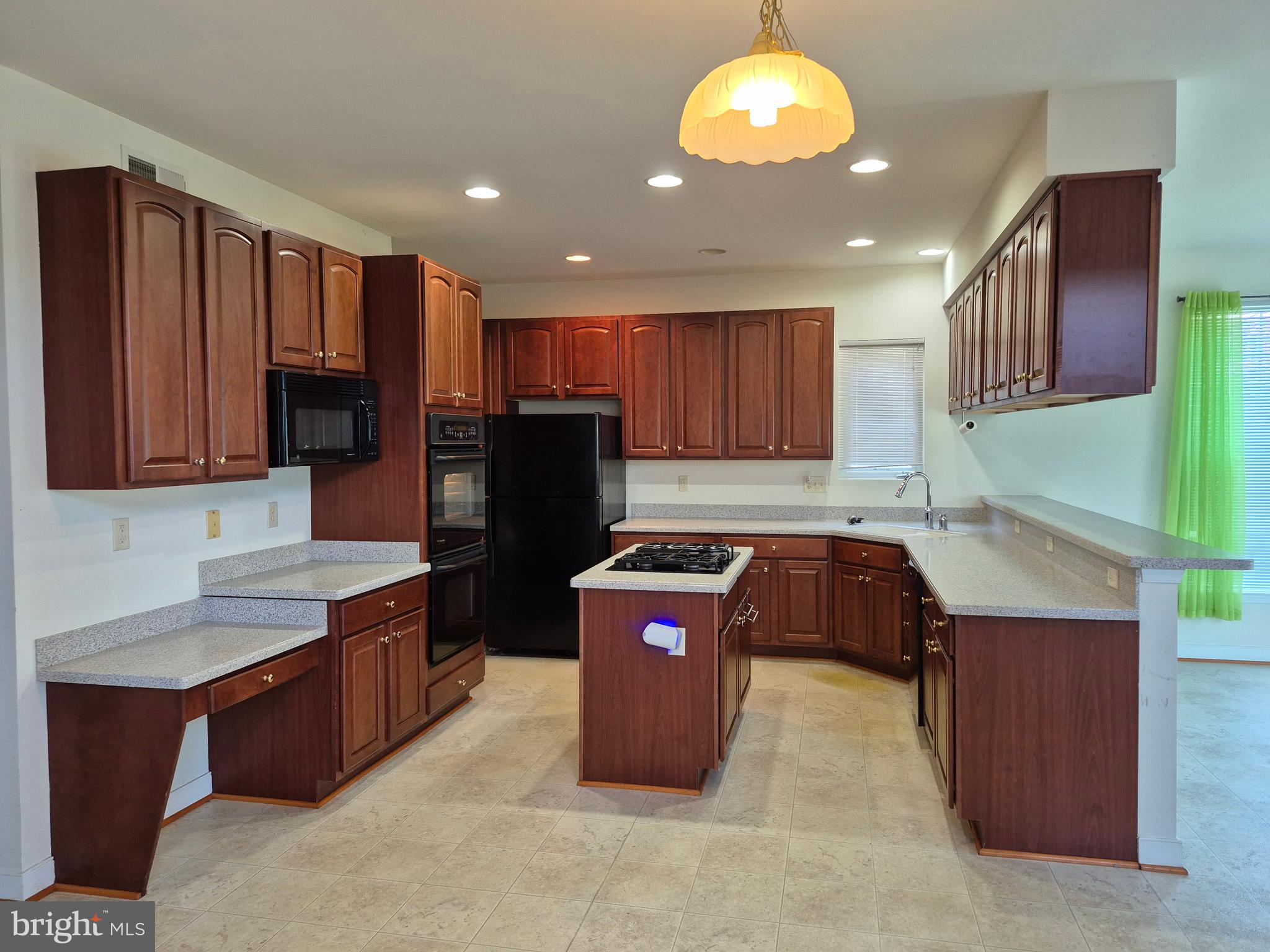 ST CHARLES SUB - SHEFFIELD - Residential Lease