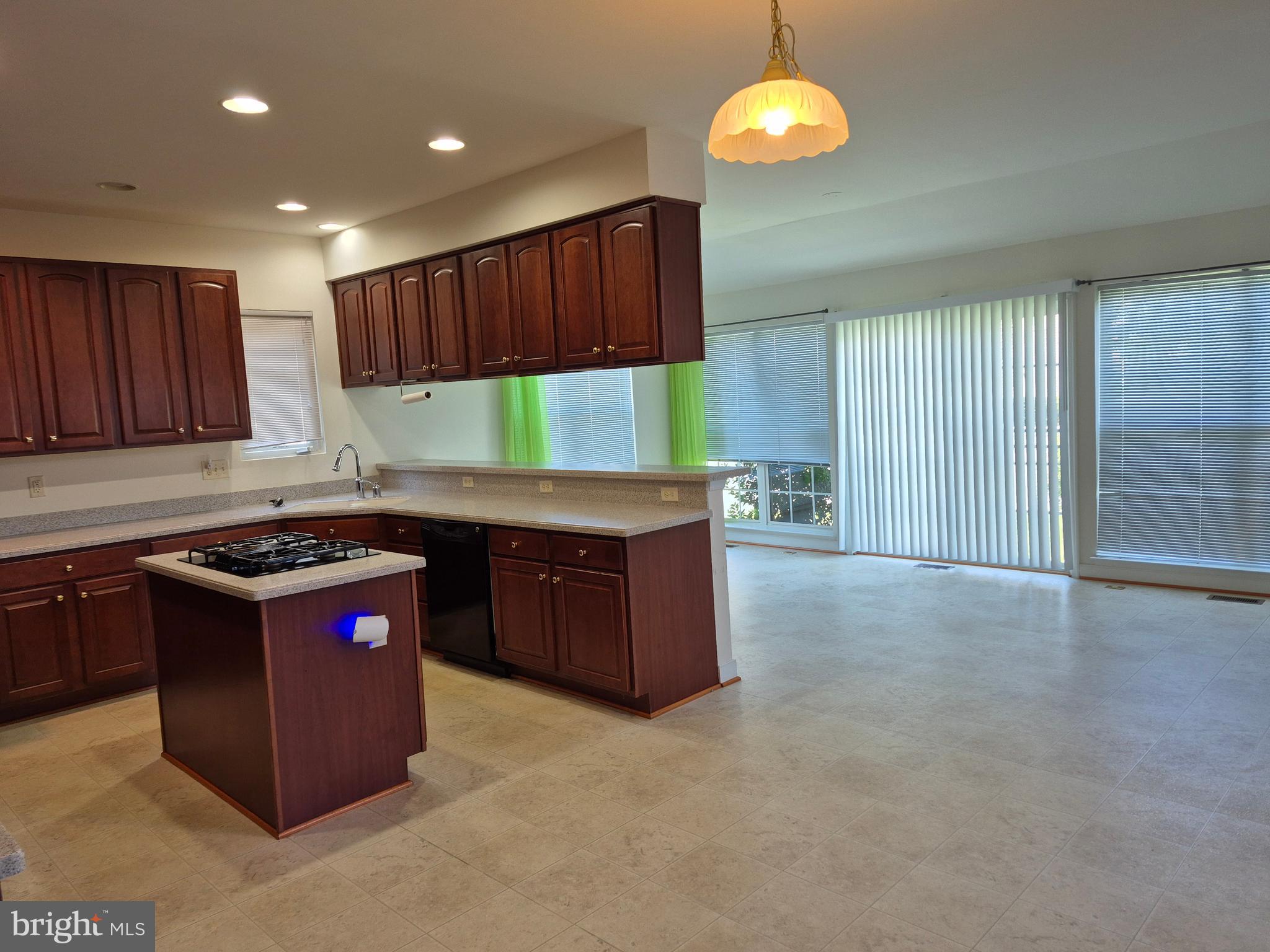 ST CHARLES SUB - SHEFFIELD - Residential Lease