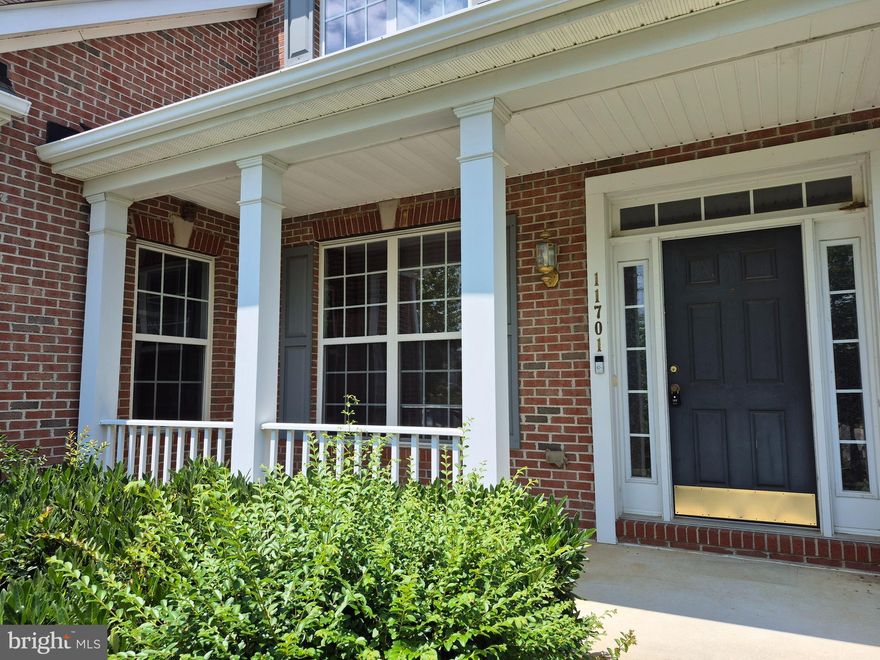 Lake VIEW Home.  Elegant 2 story Family Room. Hardwood Floors.  Fenced Yard. Level lot. On head of a  quiet cul-de-sac.  Fully finished walkup basement has a FULL Bath.  Sunroom.  Home office. Full size stainless steel washer and dryer. Nostalgic front porch. 4 bedrooms. 3.5 Baths. Owners bath has a big whirlpool soaking tub. Seperate shower. Beautiful lake view from the home. Serene.