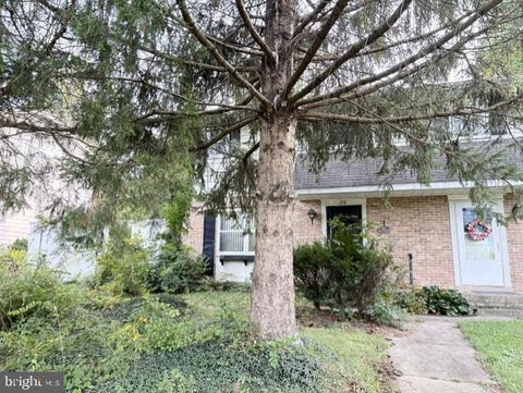 Townhouse For Sale - 810 Philadelphia Avenue<br/> READING, PA 19607