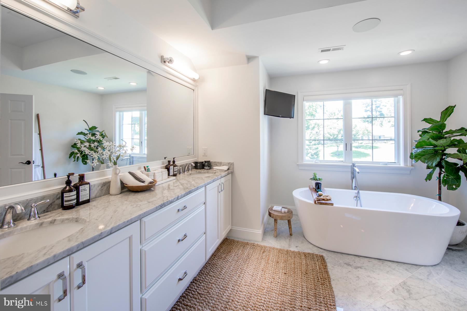 GLADWYNE - Residential