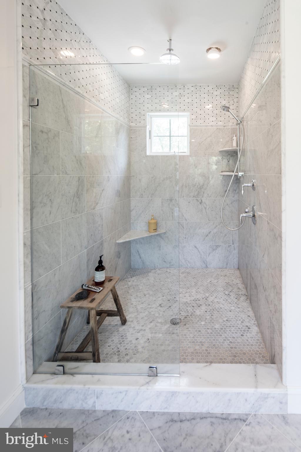 GLADWYNE - Residential