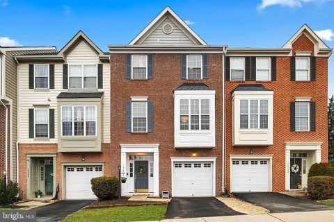 Photo of 14301 Legend Glen Court, GAINESVILLE, VA 20155 (MLS # VAPW2113636)