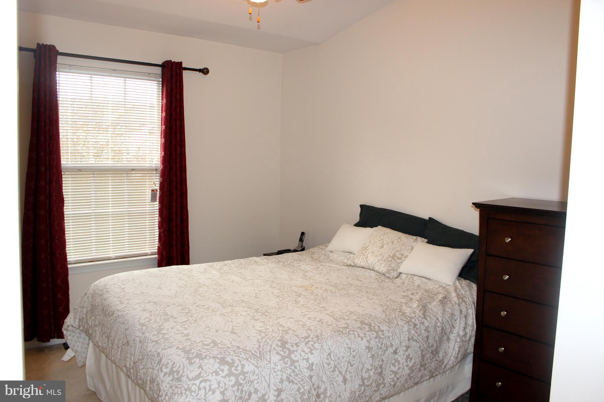 SIGNATURE AT BROADLANDS - Residential Lease