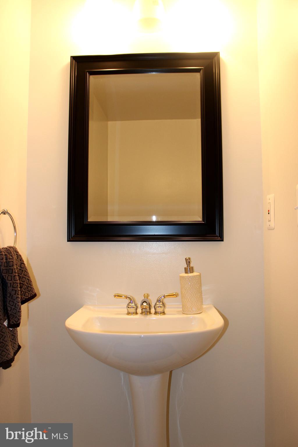 SIGNATURE AT BROADLANDS - Residential Lease