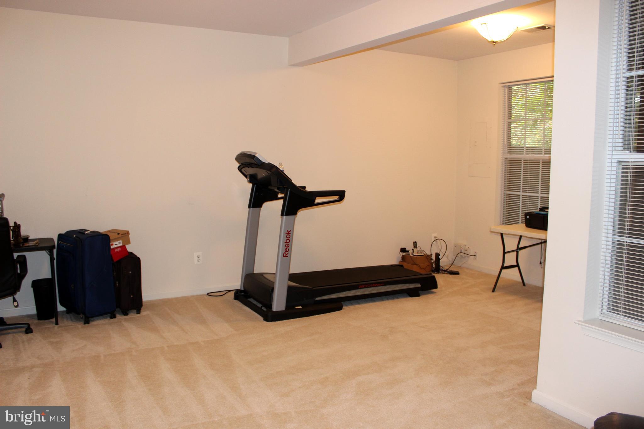 SIGNATURE AT BROADLANDS - Residential Lease