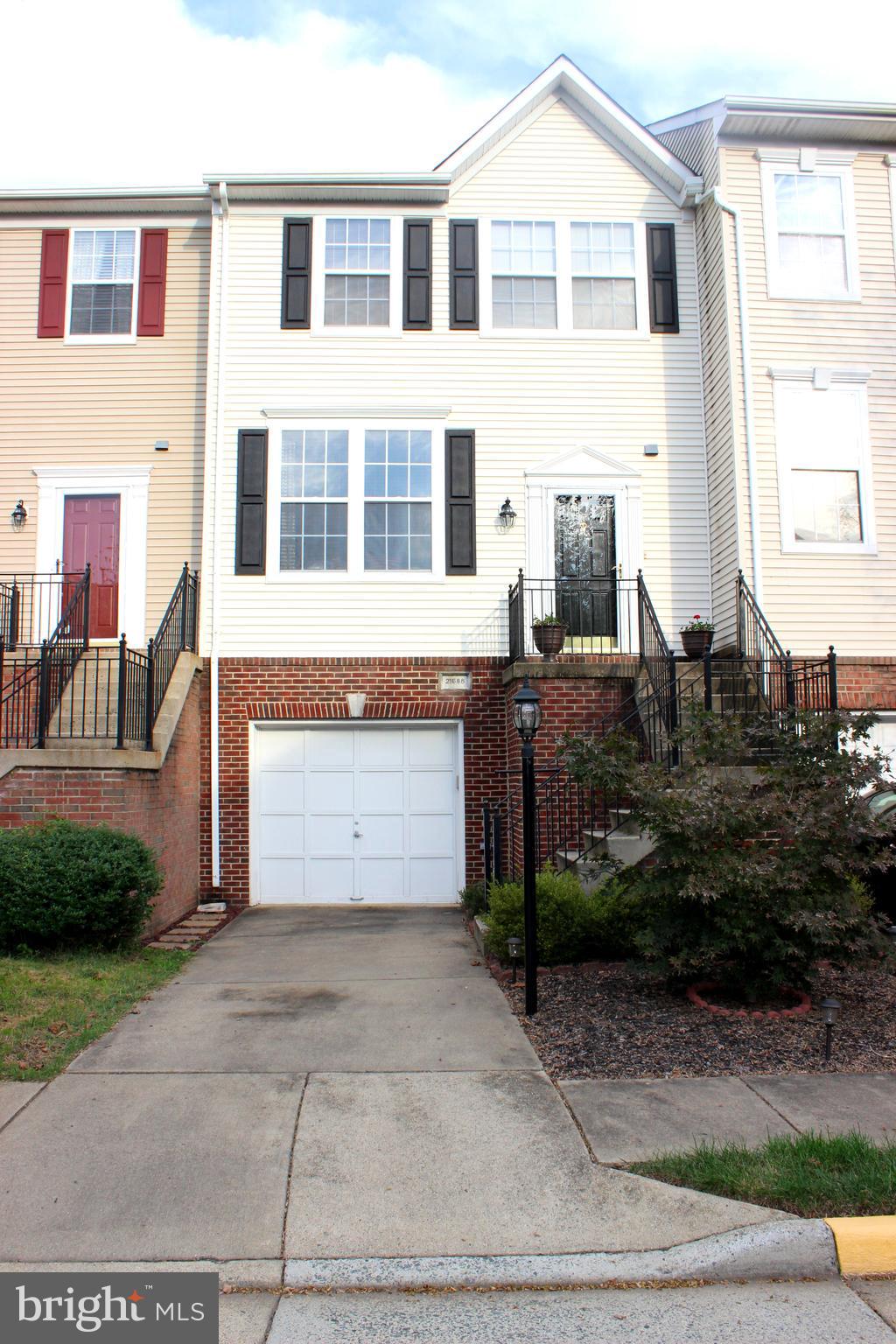 SIGNATURE AT BROADLANDS - Residential Lease