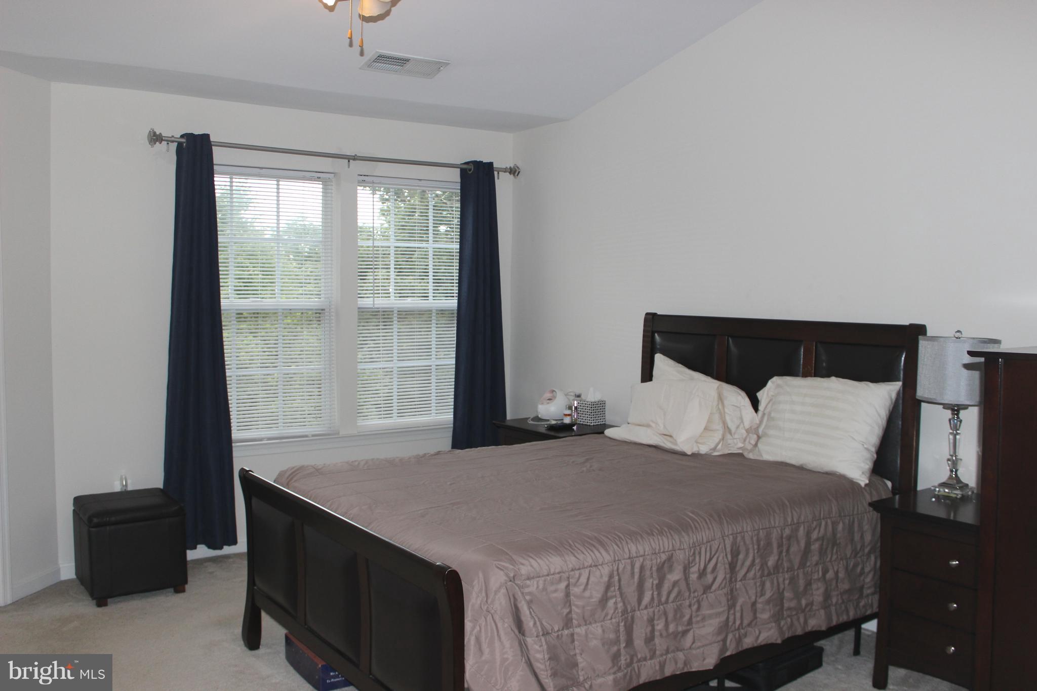 SIGNATURE AT BROADLANDS - Residential Lease